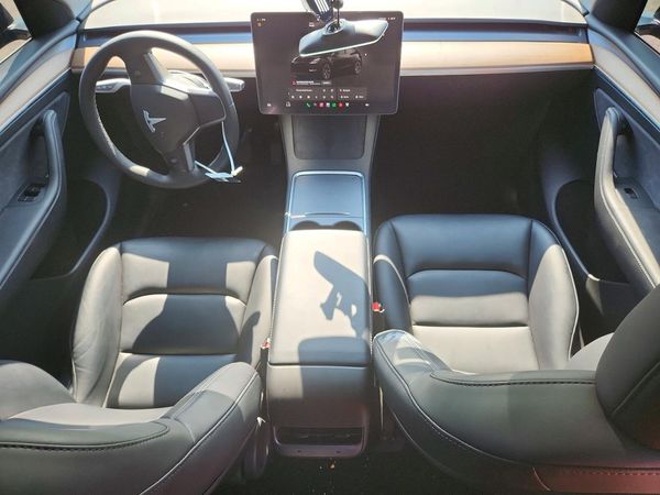 2025 TESLA MODEL Y