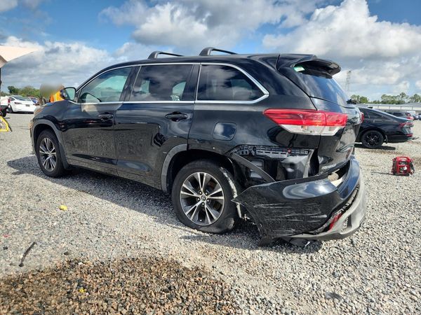 2017 TOYOTA HIGHLANDER LE/LE Plus