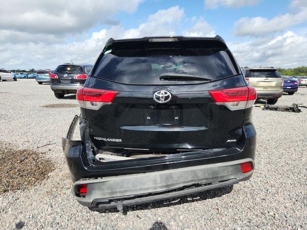 2017 TOYOTA HIGHLANDER LE/LE Plus