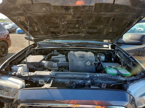 2019 TOYOTA TACOMA SR5
