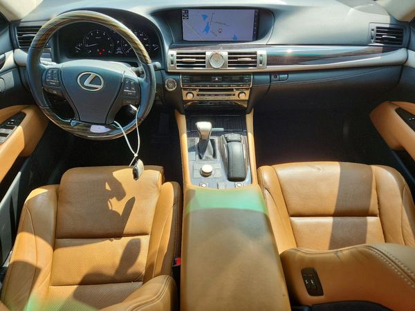 2017 LEXUS LS 460