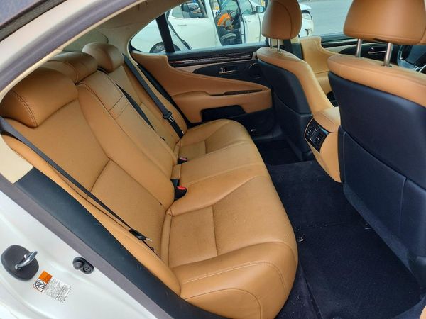 2017 LEXUS LS 460