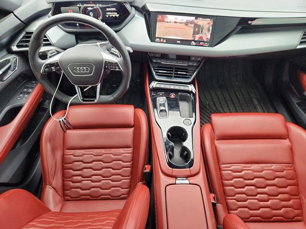 2023 AUDI E-TRON GT quattro Premium Plus