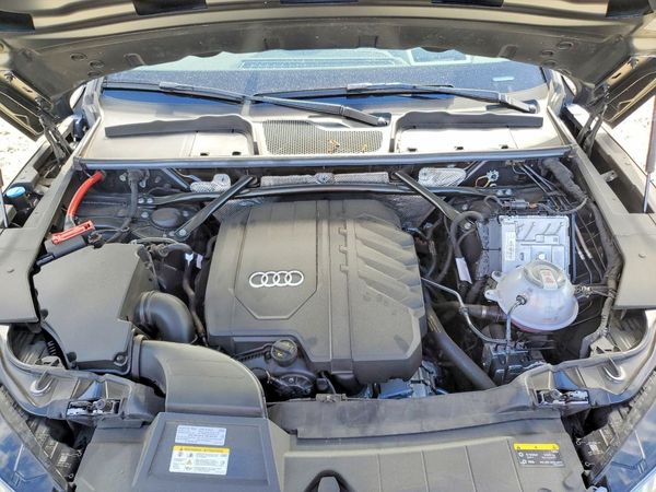 2024 AUDI Q5 S Line quattro Prestige