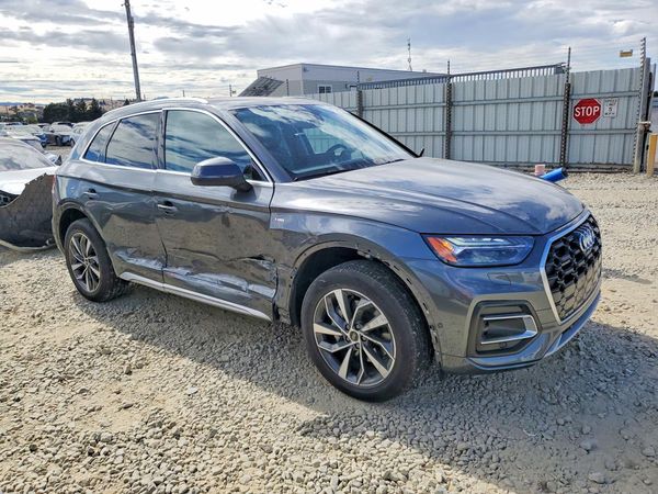 2024 AUDI Q5 S Line quattro Prestige