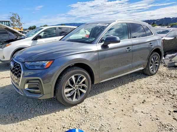 2024 AUDI Q5 S Line quattro Prestige