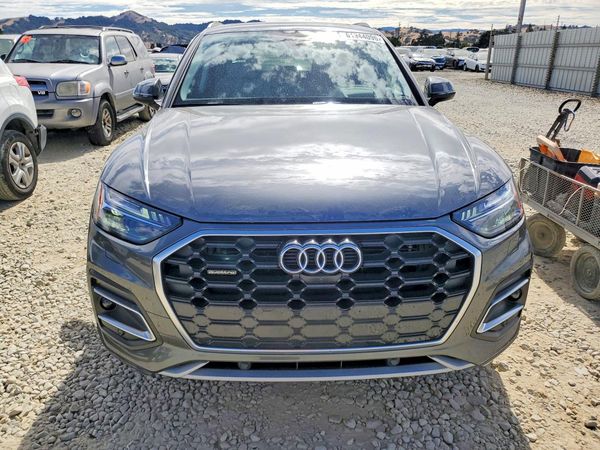 2024 AUDI Q5 S Line quattro Prestige