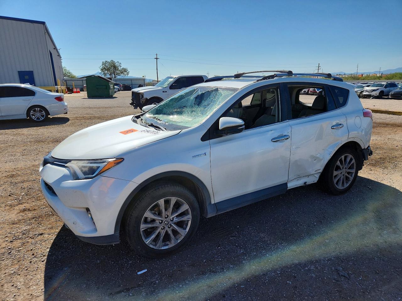 2017 TOYOTA RAV4 Ltd Hybrid — Front 3/4