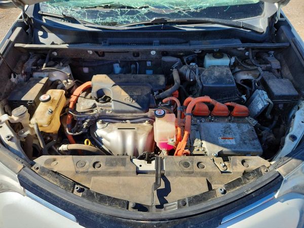2017 TOYOTA RAV4 Ltd Hybrid — Engine bay