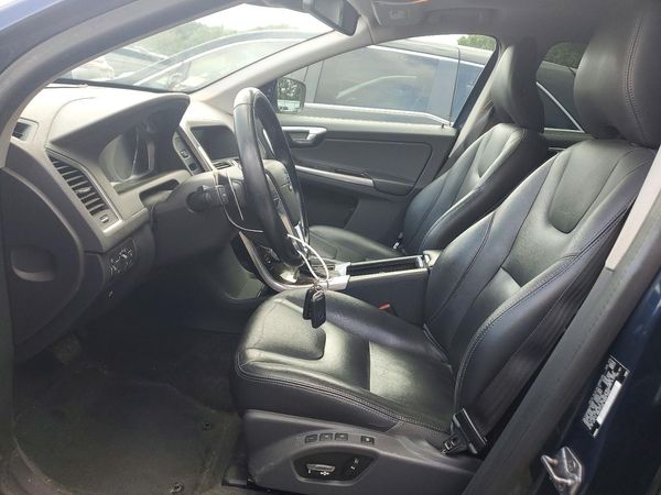 2015 VOLVO XC60 Premier (non R design)