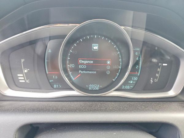 2015 VOLVO XC60 Premier (non R design)