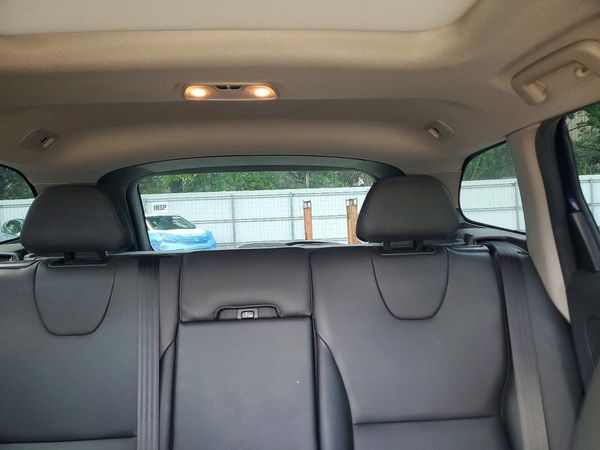 2015 VOLVO XC60 Premier (non R design)