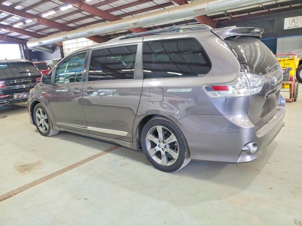 2012 TOYOTA SIENNA