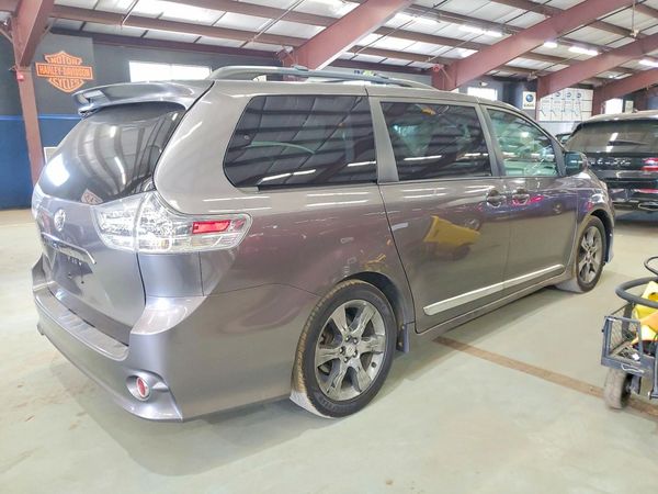 2012 TOYOTA SIENNA