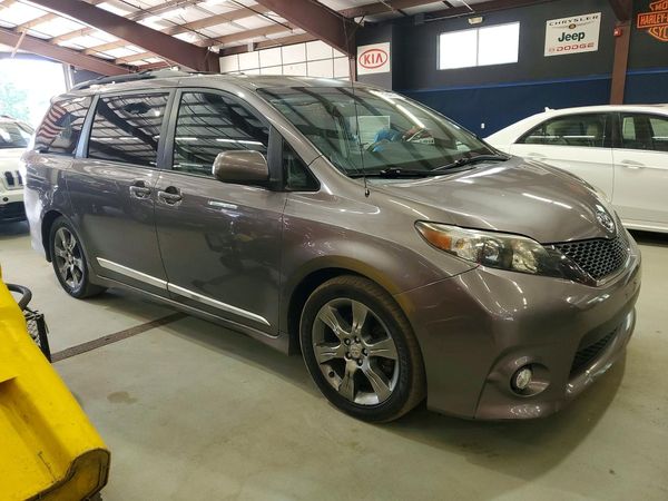 2012 TOYOTA SIENNA