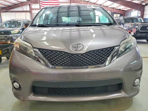 2012 TOYOTA SIENNA