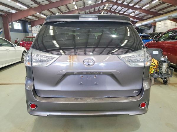 2012 TOYOTA SIENNA