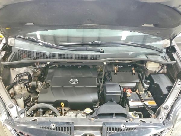 2012 TOYOTA SIENNA