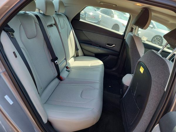 2025 HYUNDAI ELANTRA