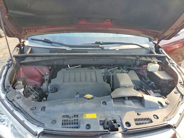 2015 TOYOTA HIGHLANDER Base/Hybrid — Engine bay
