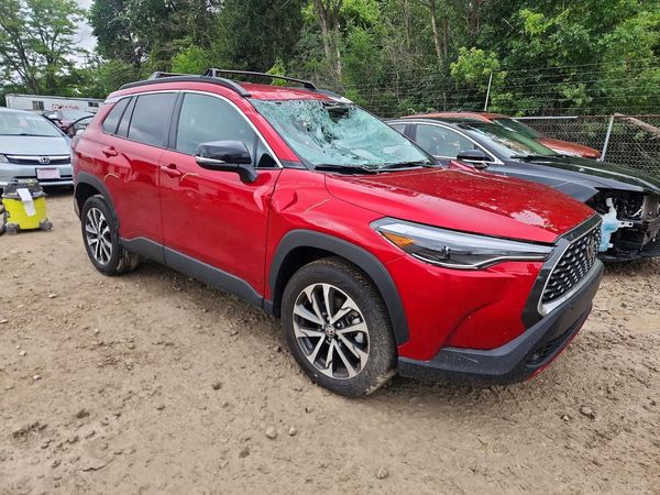 2025 TOYOTA COROLLA CROSS XLE