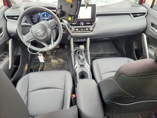 2025 TOYOTA COROLLA CROSS XLE