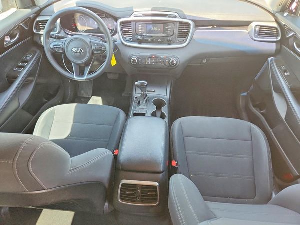 2017 KIA SORENTO L, LX