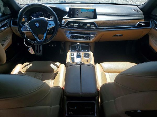 2018 BMW 750 xDrive