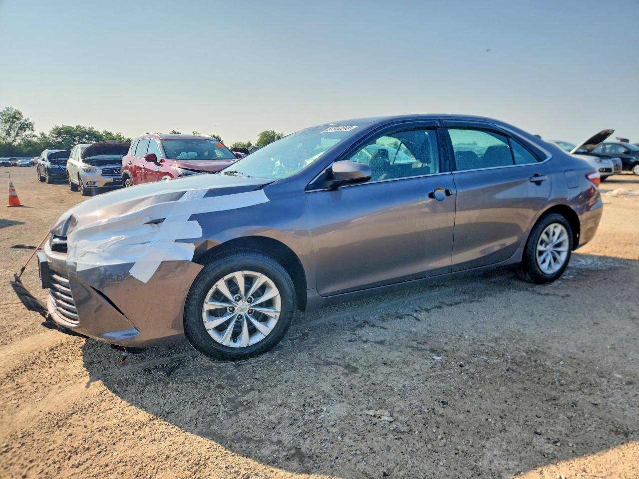 2015 TOYOTA CAMRY — Front 3/4