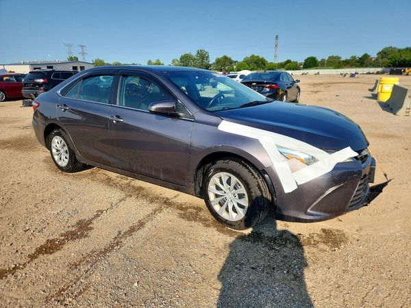 2015 TOYOTA CAMRY — Passenger 3/4