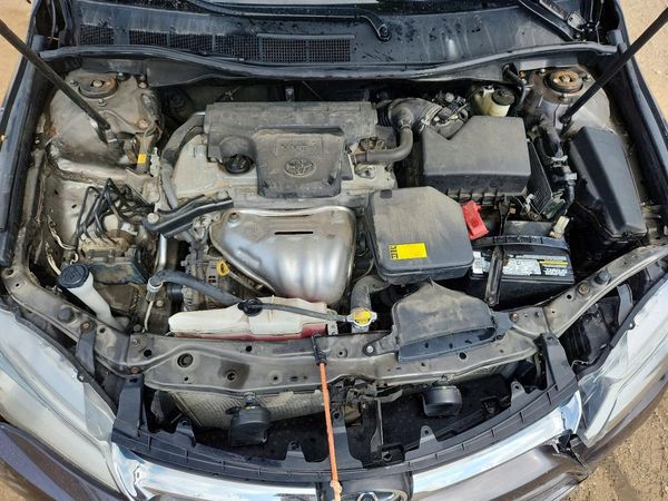 2015 TOYOTA CAMRY — Engine bay