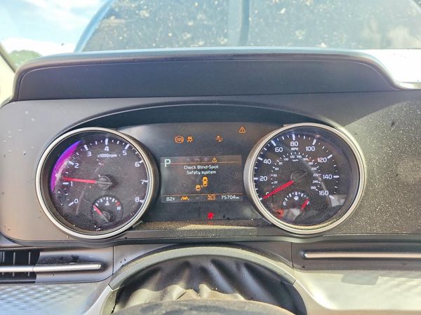 2023 KIA CARNIVAL LX, LX Seat Package