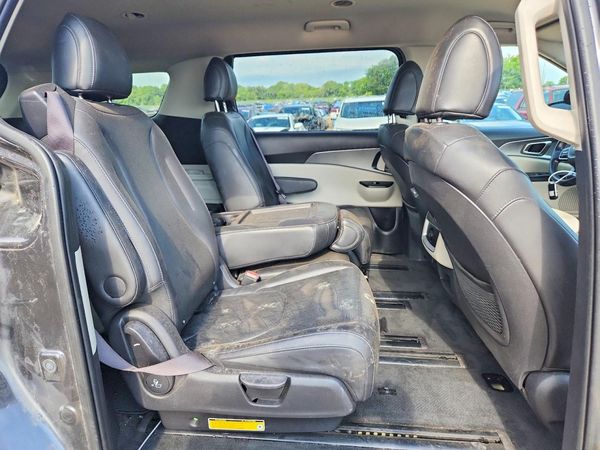 2023 KIA CARNIVAL LX, LX Seat Package