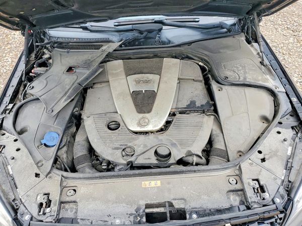 2015 MERCEDES-BENZ S-CLASS S600 — Engine bay