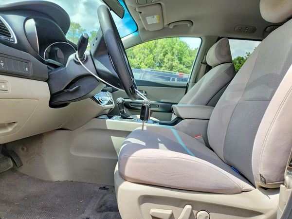 2017 KIA SEDONA LX