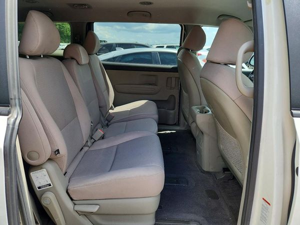 2017 KIA SEDONA LX