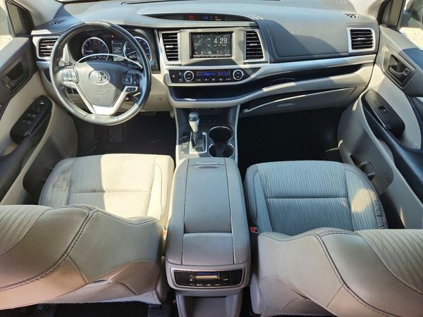 2018 TOYOTA HIGHLANDER LE/LE Plus