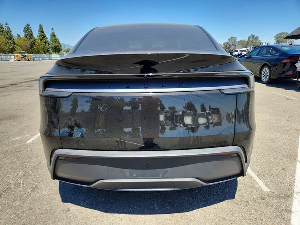 2026 TESLA MODEL Y