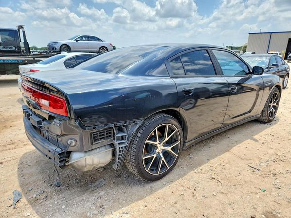 2013 DODGE CHARGER SE