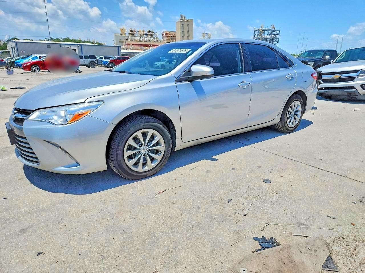 2017 TOYOTA CAMRY LE/SE/XLE/XSE — Front 3/4