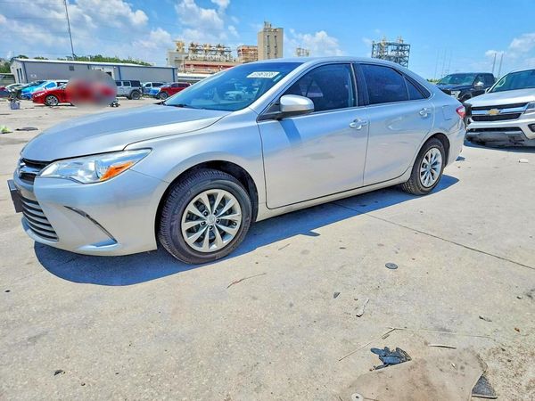 2017 TOYOTA CAMRY LE/SE/XLE/XSE — Front 3/4