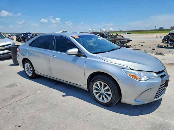2017 TOYOTA CAMRY LE/SE/XLE/XSE — Passenger 3/4