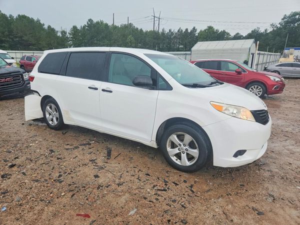 2015 TOYOTA SIENNA