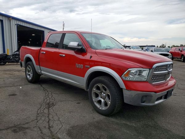 2016 RAM 1500 LARAMIE CREW CAB 4X4