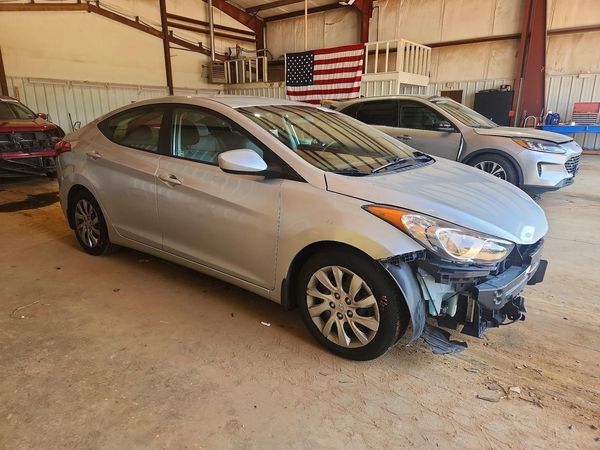 2013 HYUNDAI ELANTRA