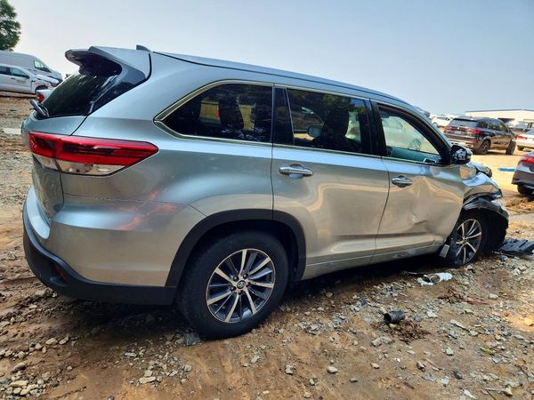 2018 TOYOTA HIGHLANDER SE/XLE