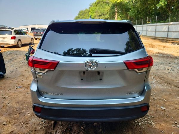 2018 TOYOTA HIGHLANDER SE/XLE