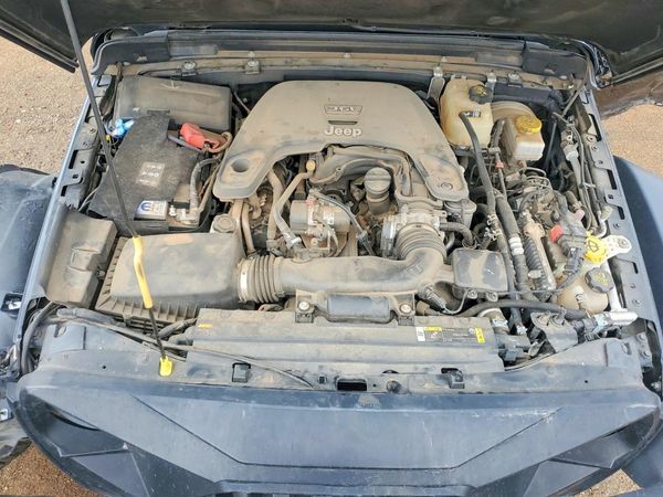 2021 JEEP WRANGLER Unlimited Rubicon — Engine bay