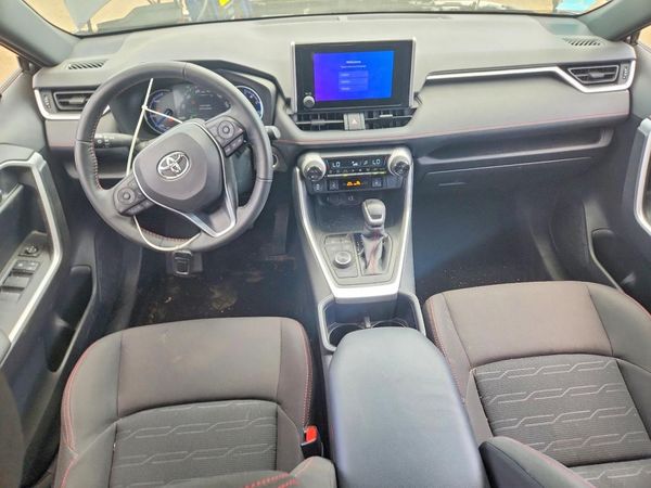 2025 TOYOTA RAV4 SE