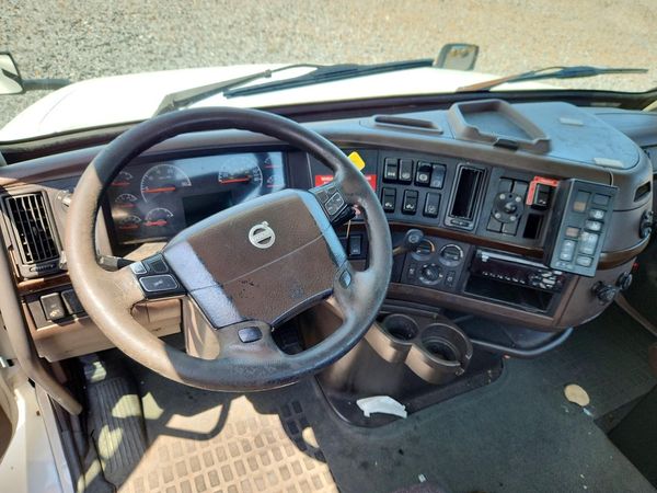 2017 VOLVO VN